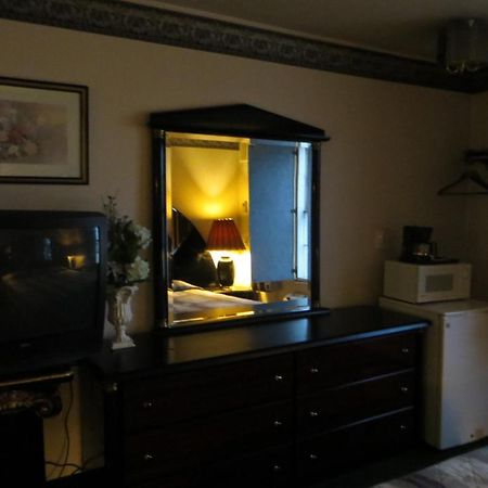 Hollywood Inn & Suites Gurnee Bagian luar foto