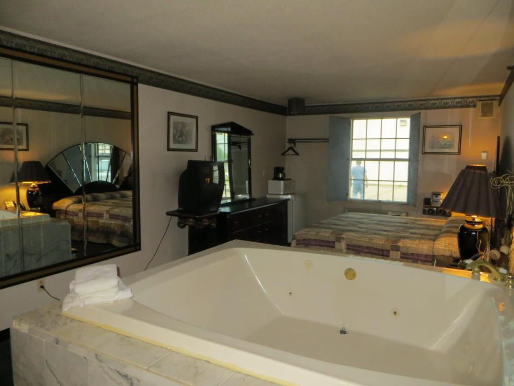 Hollywood Inn & Suites Gurnee Ruang foto