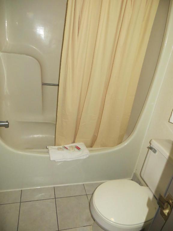 Hollywood Inn & Suites Gurnee Bagian luar foto