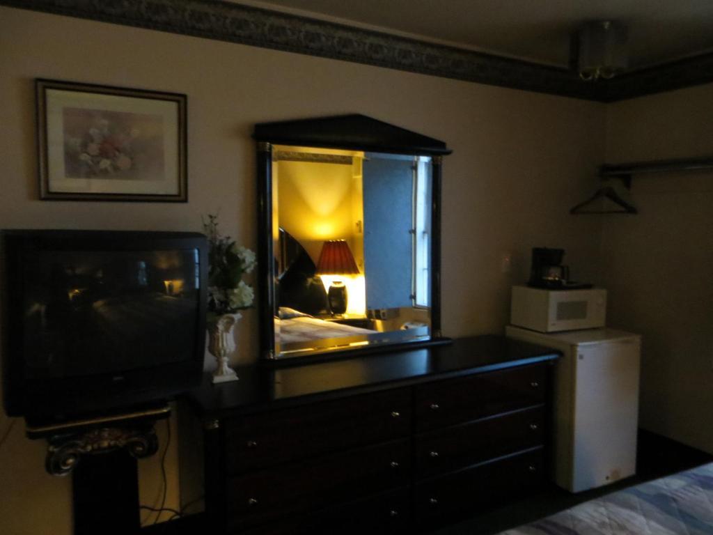 Hollywood Inn & Suites Gurnee Bagian luar foto